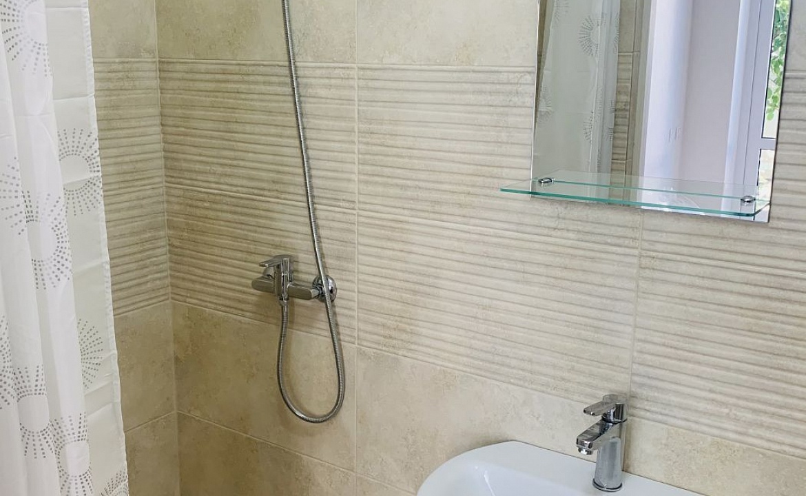 Трёхместный номер. Гостевой дом Valeri. Джубга