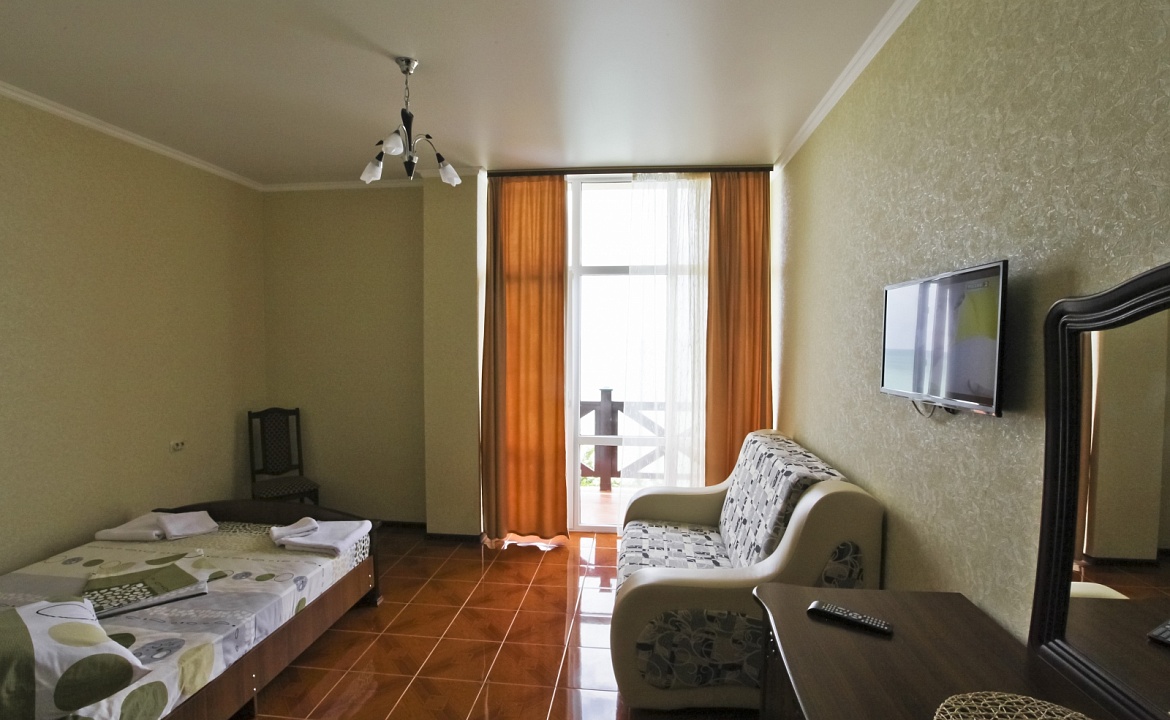 Классический 2-4х местный с видом на море (мансарда 4 этаж,без балкона). Отель «RIVIERA GRAND HOTEL». Лермонтово