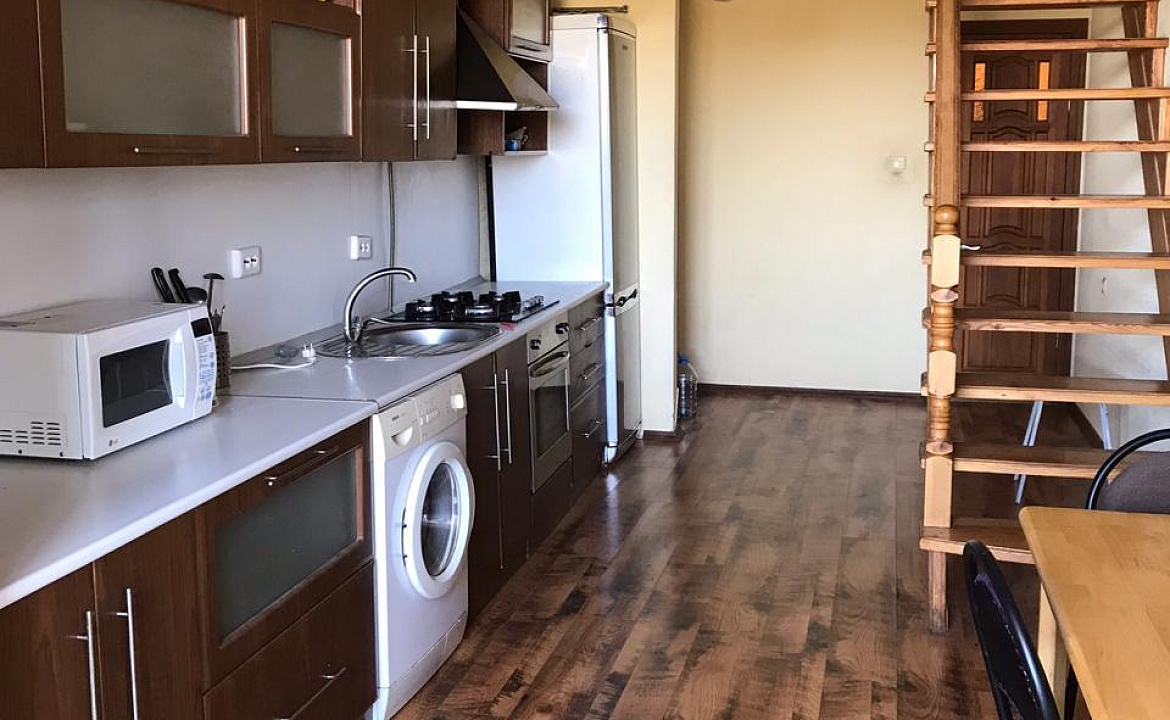 3-х комнатная двухуровневая квартира. Квартира в многоквартирном доме Двухуровневая 3-к квартира на лимане ул. Горького. Ейск