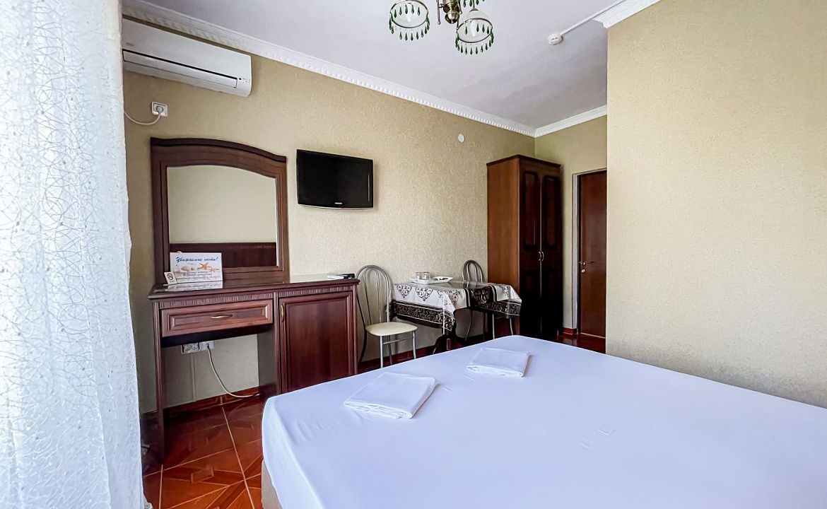 Полулюкс 2-х местный (с балконом). Anzhelina Family Hotel. Витязево