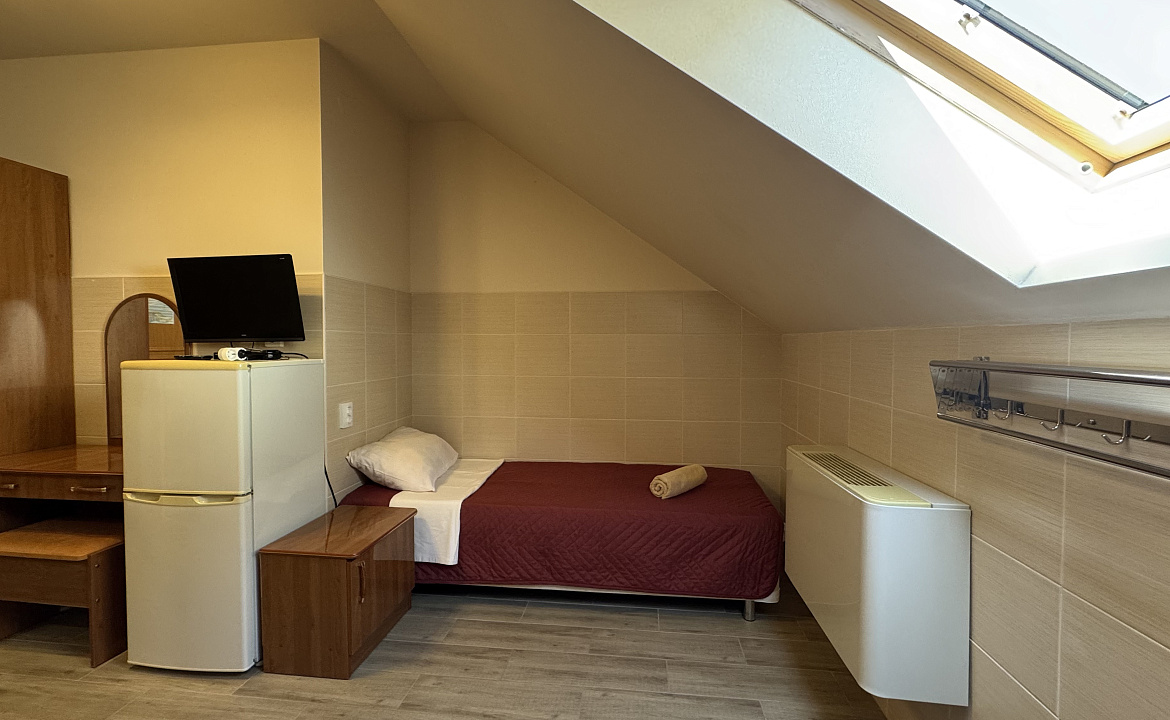 3-х местный номер (мансарда). Гостевой дом «Акварель». Ольгинка