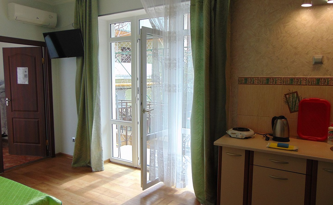 Трехместный номер-студия 