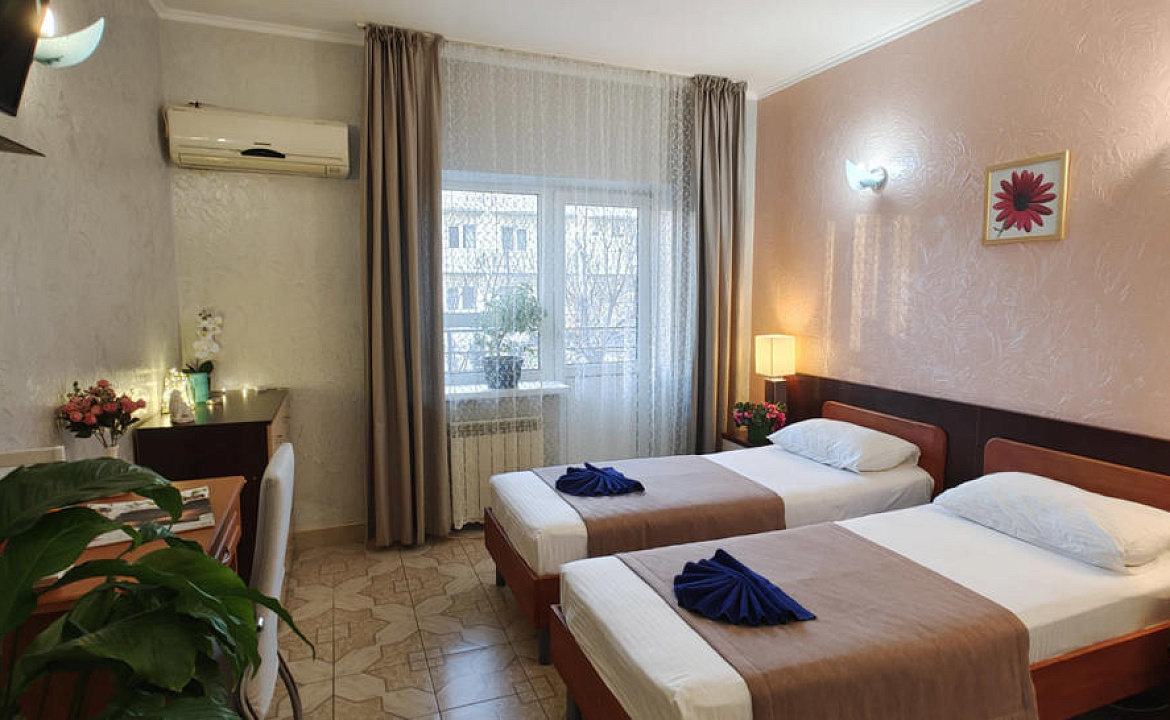 Семейный 2-х Комнатный 4-х местный, с балконом. Отель "Бавария". Витязево