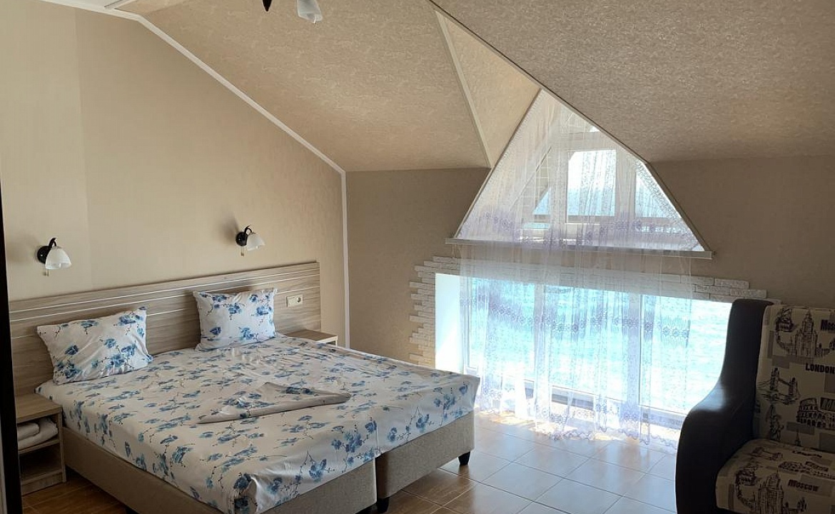 «Семейный» (мансарда 4 этаж, без балкона). Отель «RIVIERA GRAND HOTEL». Лермонтово