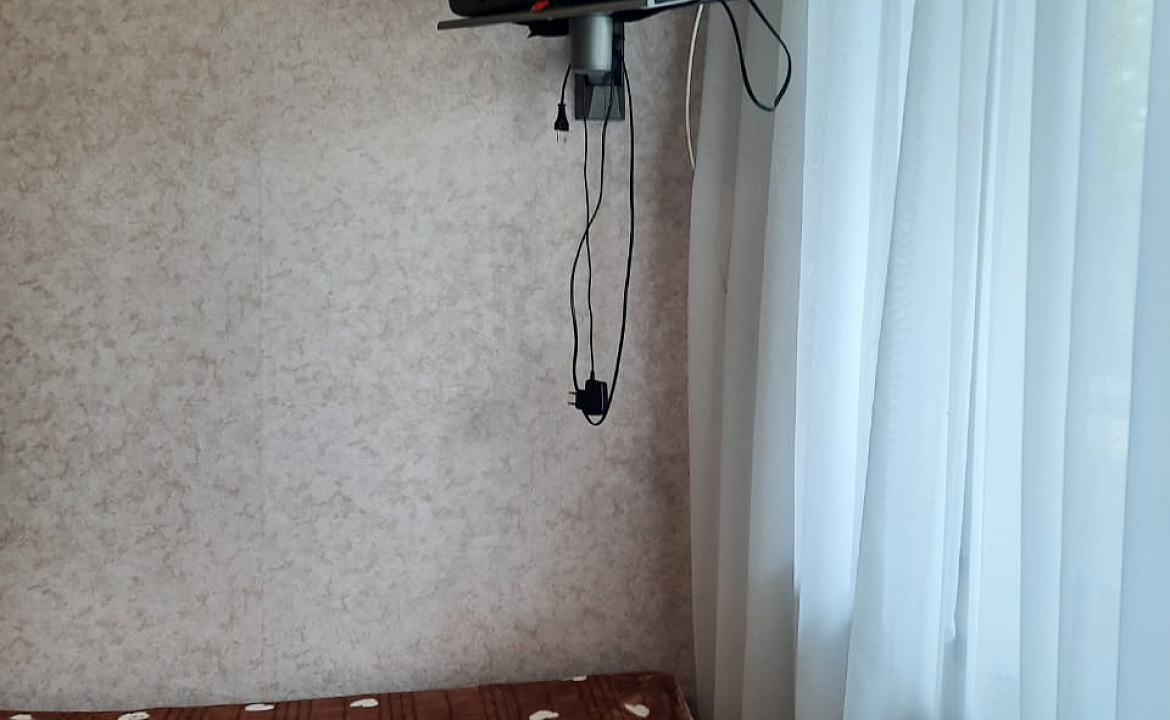 Трехместный удобства на этаже.. Гостевой дом "Галина" . Вишневка