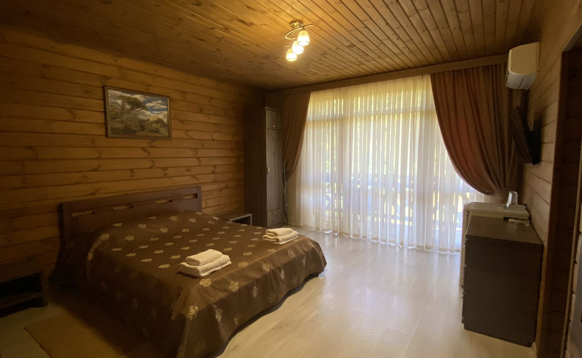 Однокомнатный двухместный с видом на лес. Гостевой дом "Зеленая бухта". Отдых с детьми