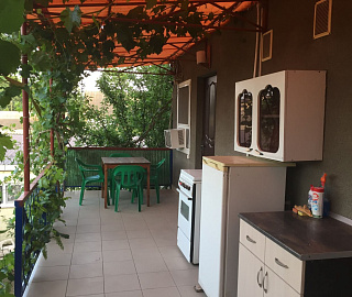  Трехместный с балконом. Гостевой дом на Комарова 17. 