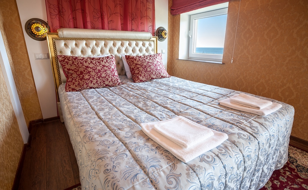 Трехместный номер класса «Полулюкс». Отель "Гранд Флер". Форос