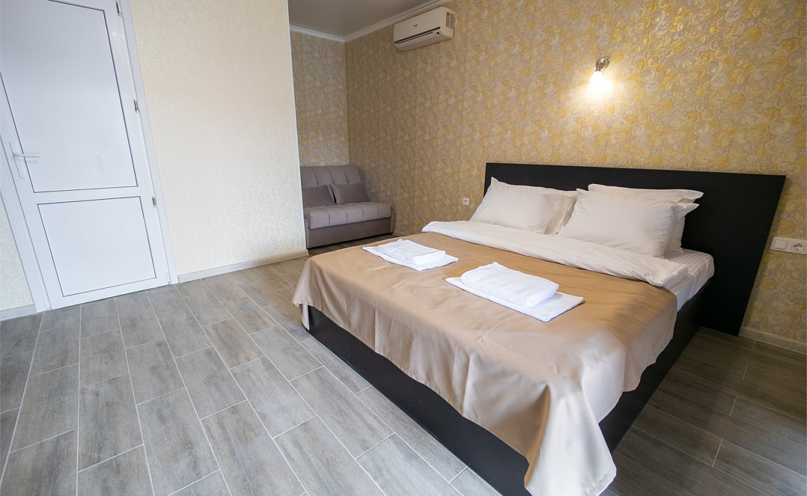 Стандарт улучшенный. Гостевой дом "Фазенда". Кабардинка