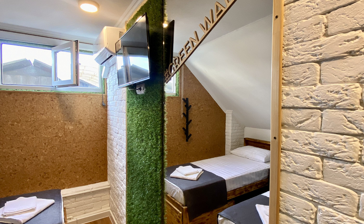 Двухместная комната на третьем этаже 8. Гостевой дом GreenWall. Анапа