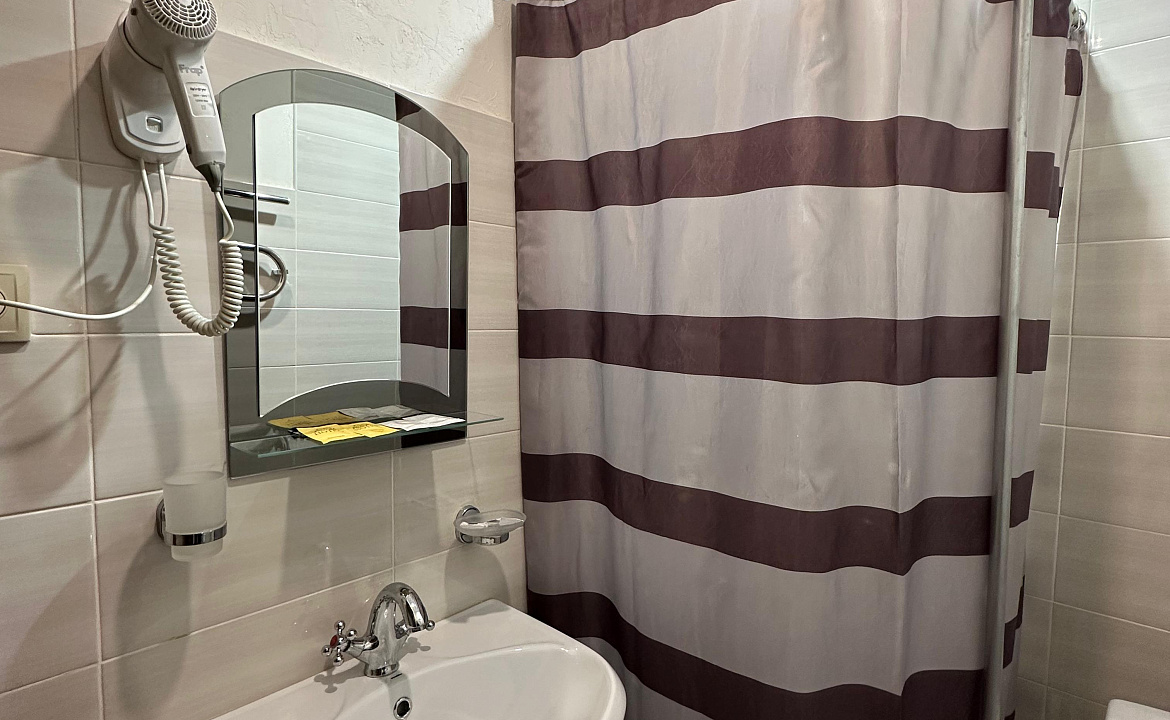 Номер с раздельными кроватями . Гостиница Гагра. Гагра