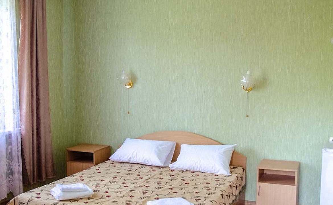 2-X МЕСТНЫЙ НОМЕР С 1 КРОВАТЬЮ. Мини-отель Сан-Сити. Рыбачье