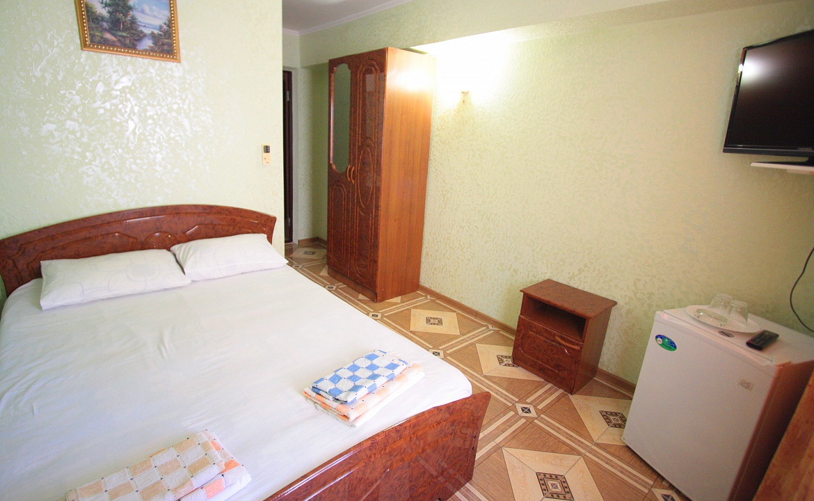 Люкс однокомнатный 2-х местный с балконом. Гостевой дом «ZIRIDIS». Витязево Люкс однокомнатный 2-х местный с балконом. Гостевой дом «ZIRIDIS». Витязево