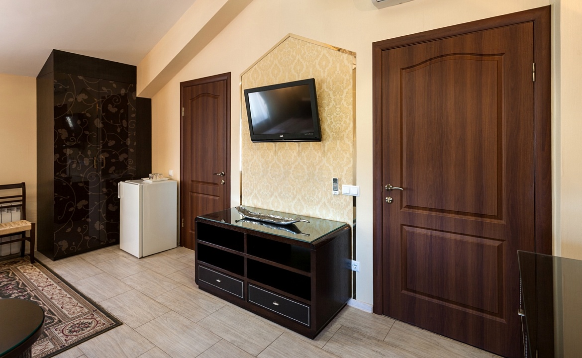 Трехместный номер класса «Полулюкс». Отель "Гранд Флер". Форос