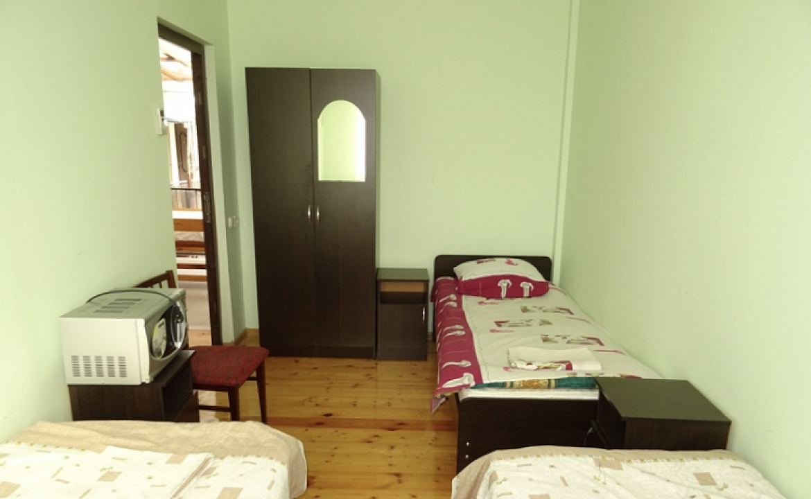 Трёхместный . Частный сектор Гостевой дом «Соломон». Сухум