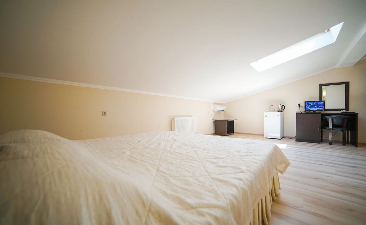 Стандарт 2-местный мансардный. Отель Робинзон. Анапа