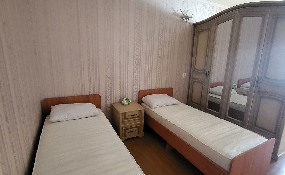 Пяти местный номер на втором этаже. Гостевой дом Лето. Шепси