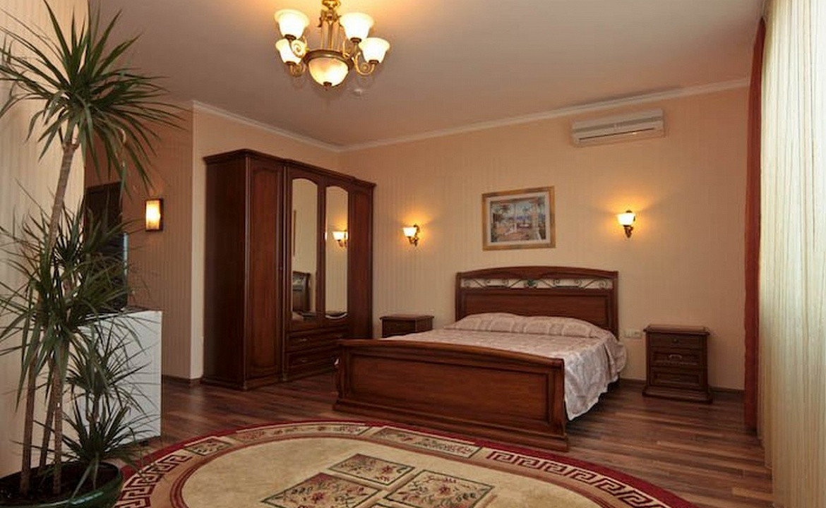 «Полулюкс». Отель Вилла Сосновый бор. Гаспра