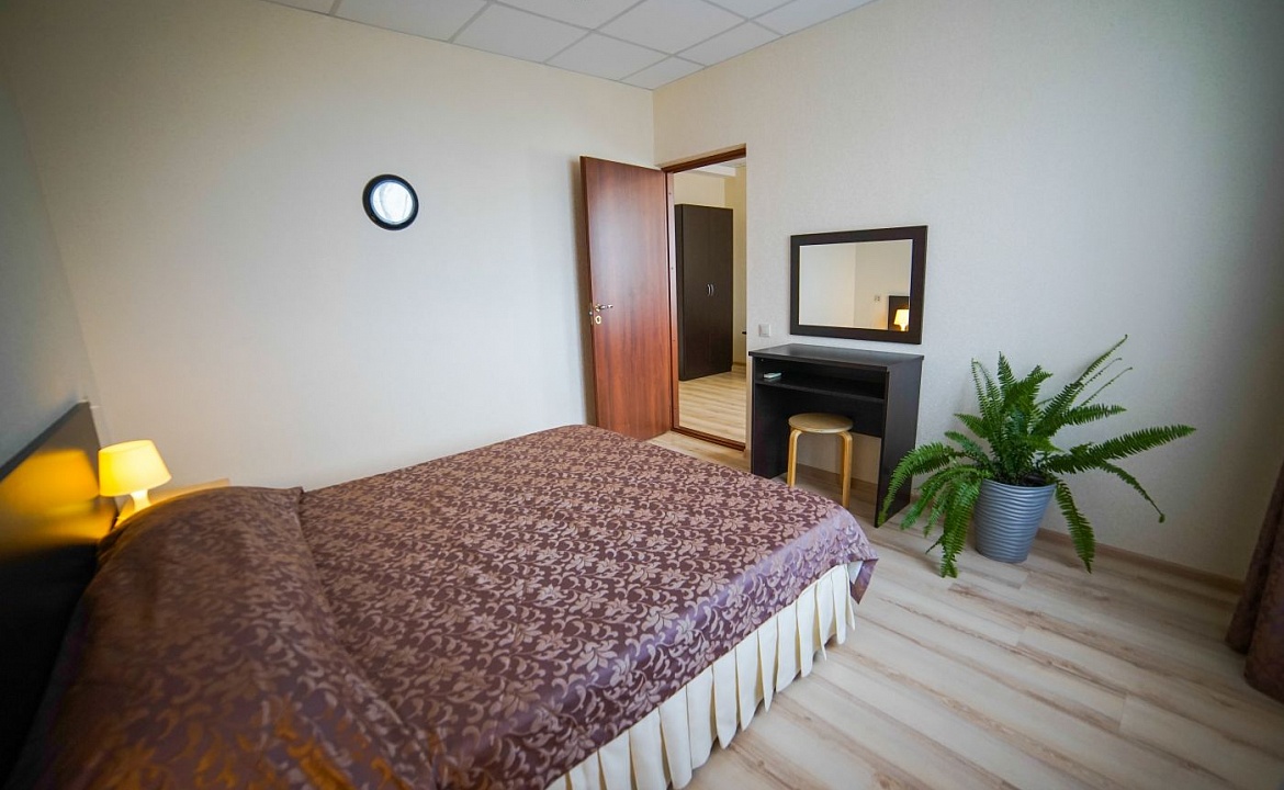 Семейный 2-комнатный. Отель Робинзон. Анапа