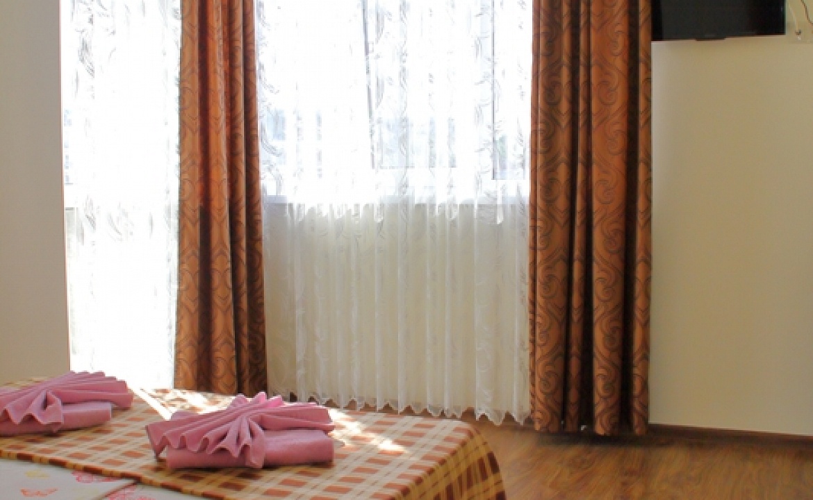 Номер двухкомнатный 4-х местный. Гостевой комплекс "У моря". Витязево