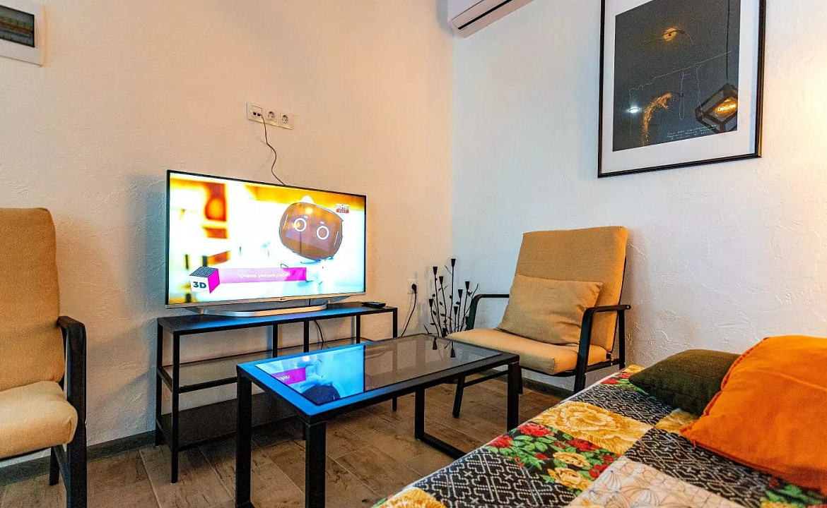 Половина дома (трехкомнатный люкс). Половина дома (трехкомнатный люкс) "У Жоровны". Геленджик Половина дома (трехкомнатный люкс). Половина дома (трехкомнатный люкс) "У Жоровны". Геленджик