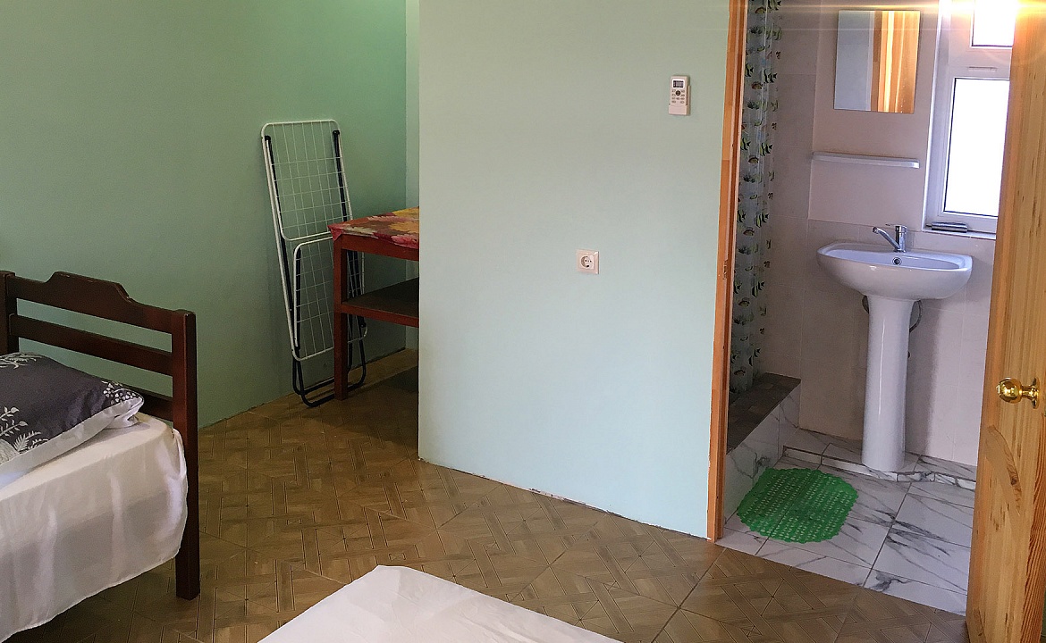 Трехместный номер. Гостиница "Тигратур"       . Джубга