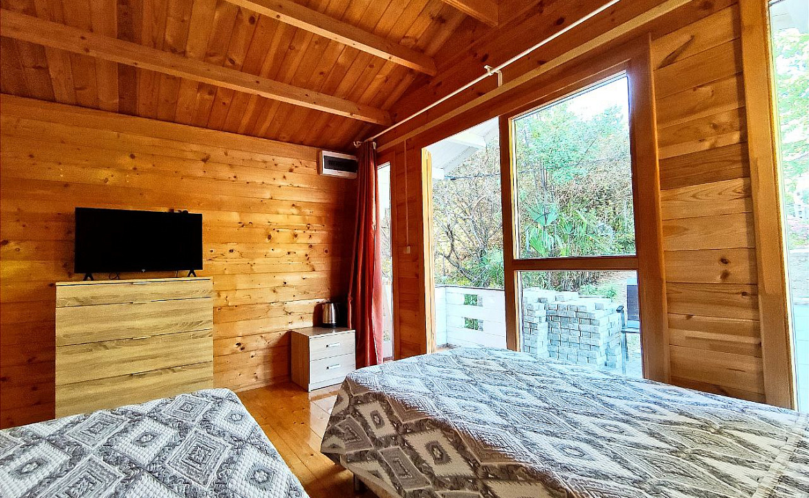 Отдельный домик в общем дворе. Гостевой дом "Цитрус". Цандрипш