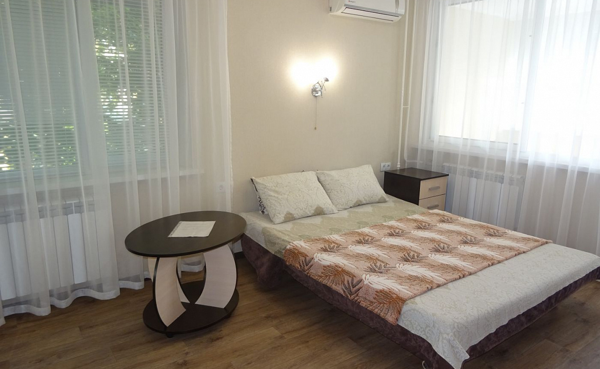 Однокомнатная квартира с просторной лоджией . Квартира в многоквартирном доме Квартира по ул. Победы 176. Лазаревское