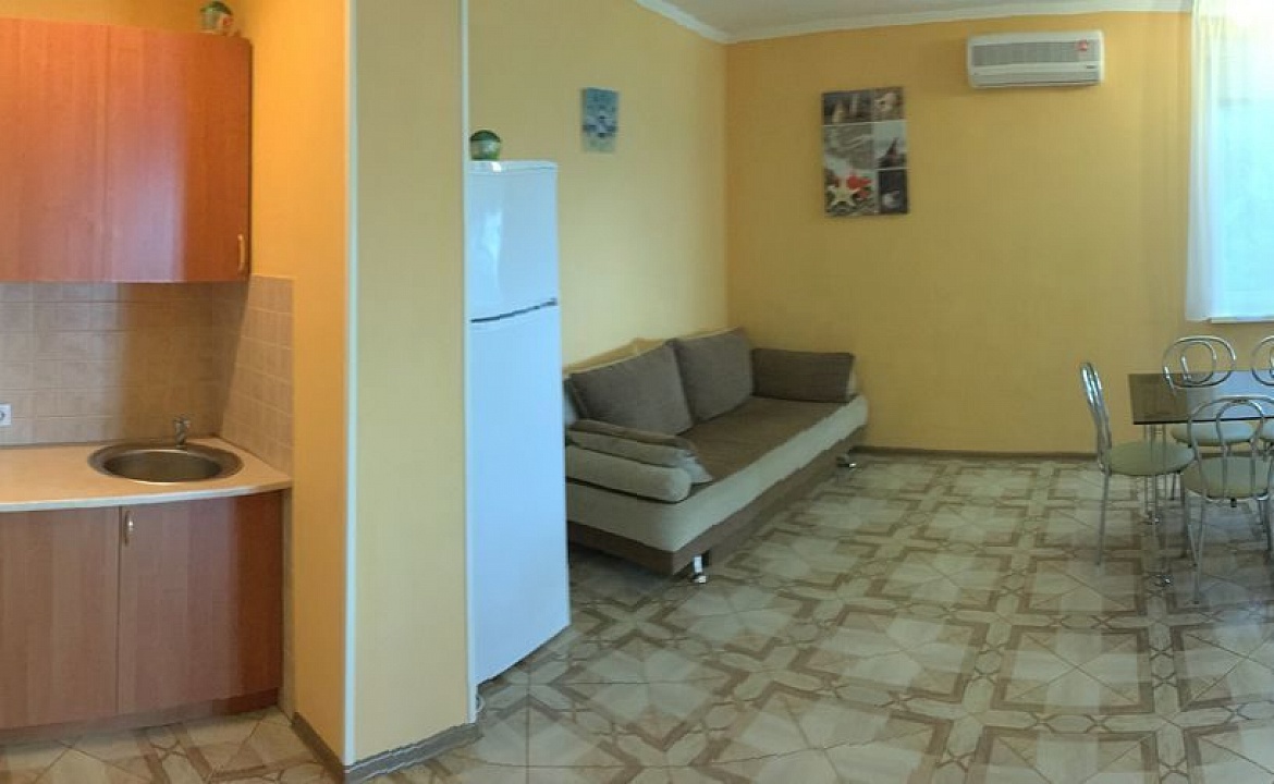 Номер с террасой шестиместный. Эллинг "Селена". Отрадное