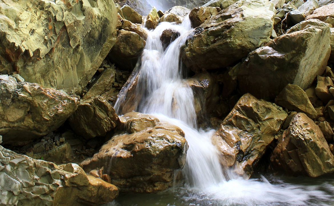 Водопад Перун. Фото взято с сайта: https://черноморие.рф
