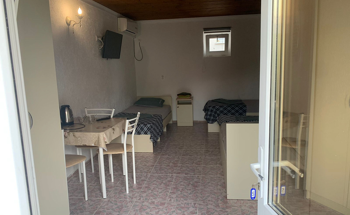 Четырёхместный номер . Гостевой дом Гармония - Витязево. Витязево Четырёхместный номер . Гостевой дом Гармония - Витязево. Витязево