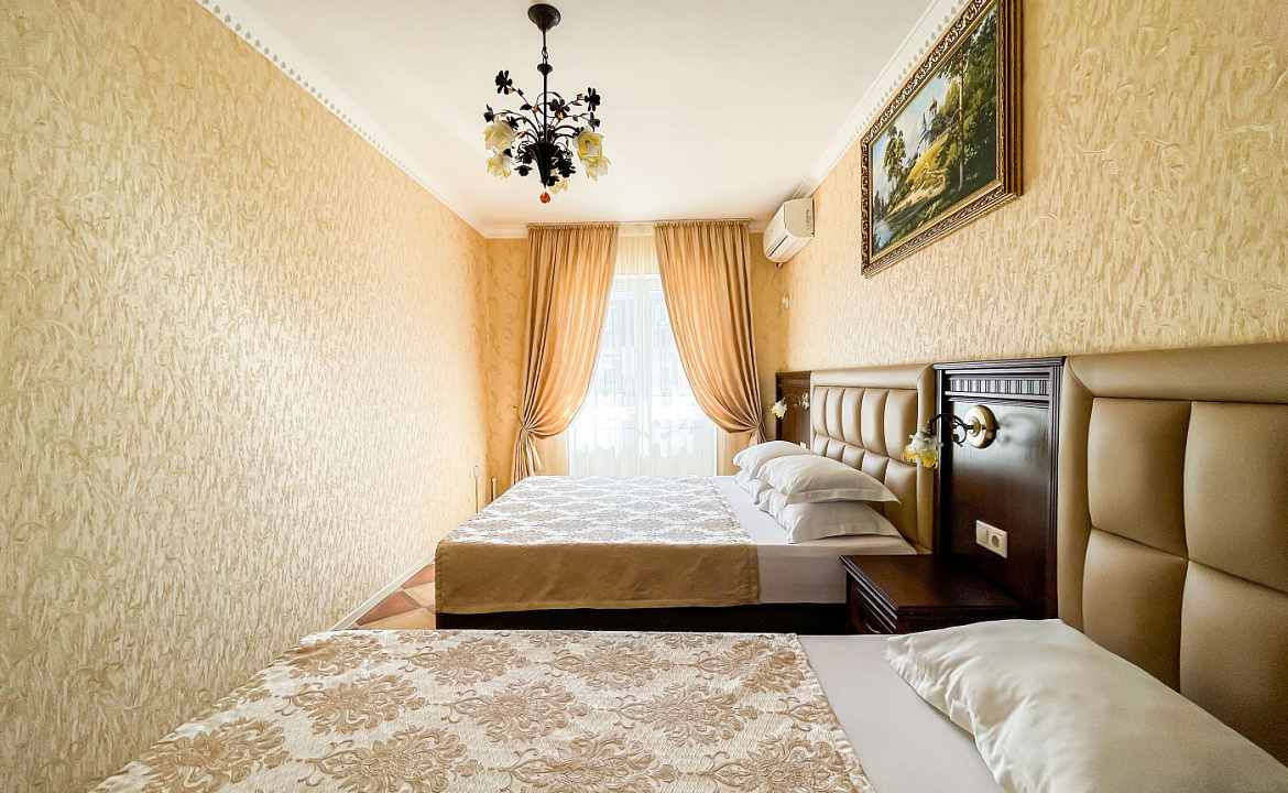 Люкс 2-х комнатный (большой) с балконом. Anzhelina Family Hotel. Витязево