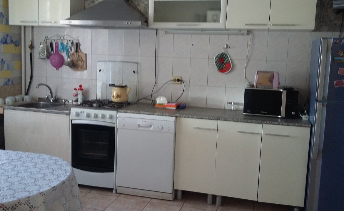 Первый этаж  под ключ до 12 человек. Частный сектор 2 этажа по отдельности под ключ, 2 отдельных домика.. Благовещенская