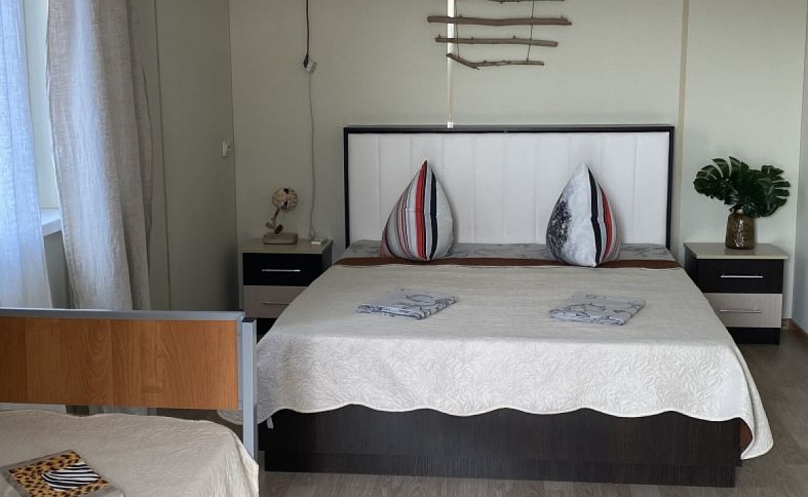 Трёхместный номер с кондиционером. Гостевой дом 7Я. Голубицкая