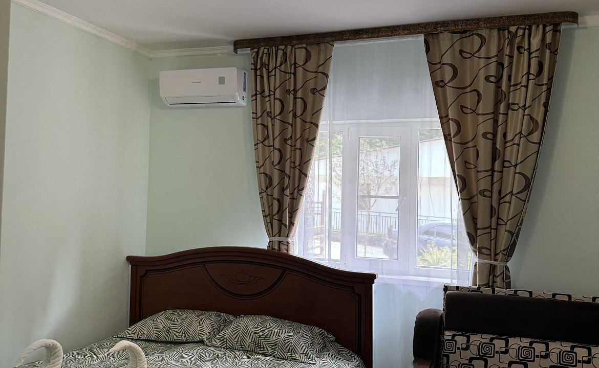 Семейный 3-х комнатный 1 этаж. Гостевой дом "Пантера". Гагра