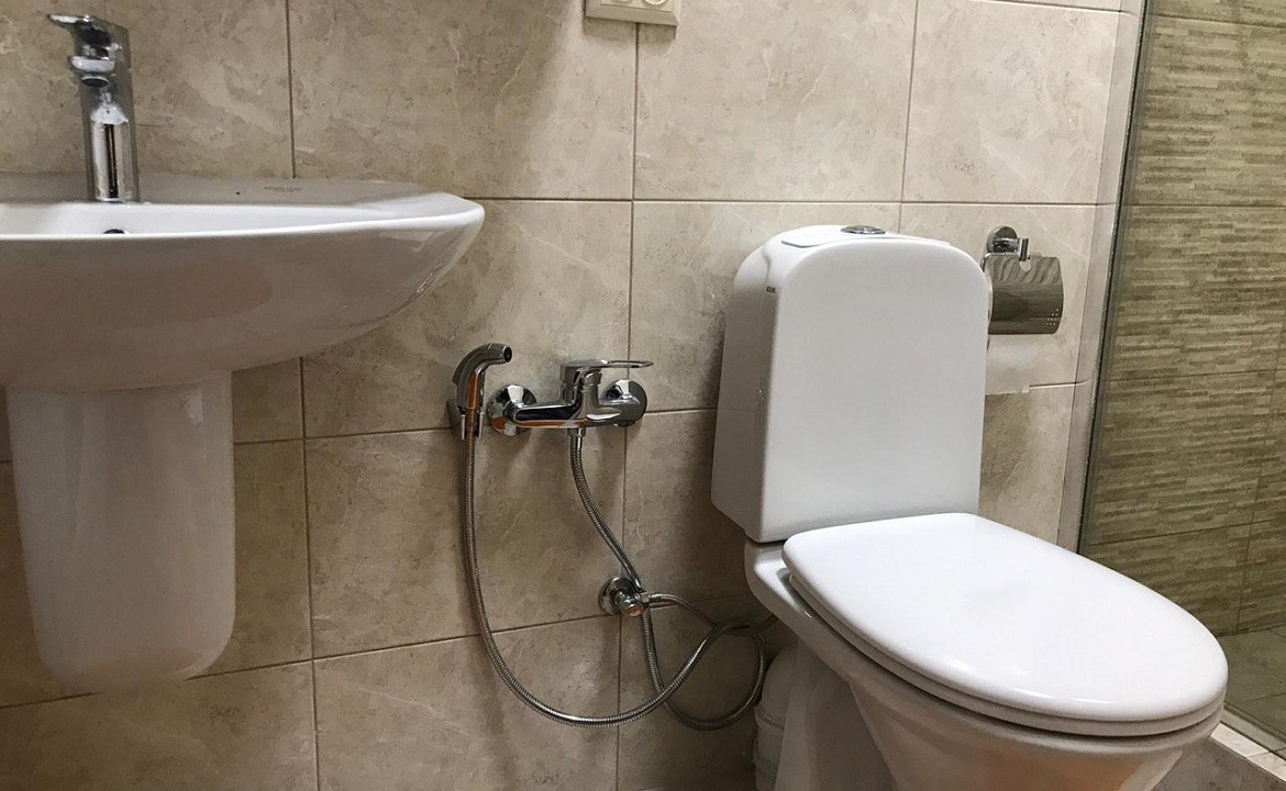 Двухкомнатные апартаменты. Квартира в многоквартирном доме Апартаменты "Кедр". Ялта