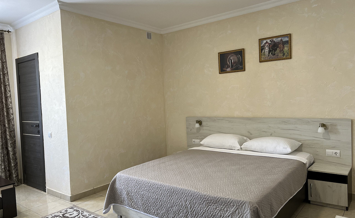 Улучшенный двухместный. Отель MONAKO. Кабардинка