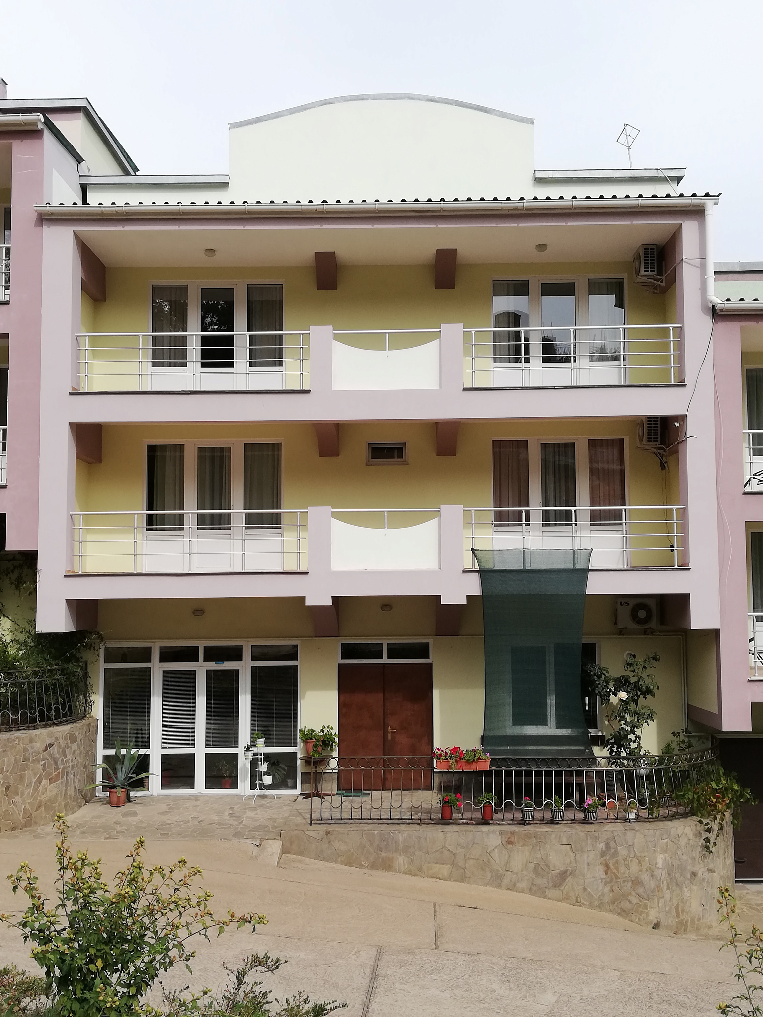 . Отель «Ра-Дуга». Партенит