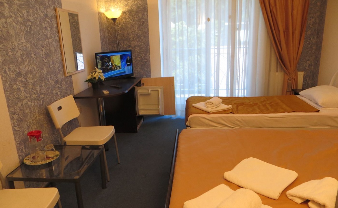 Стандартный 2-х местный . Гостиница "Парадиз". Ольгинка