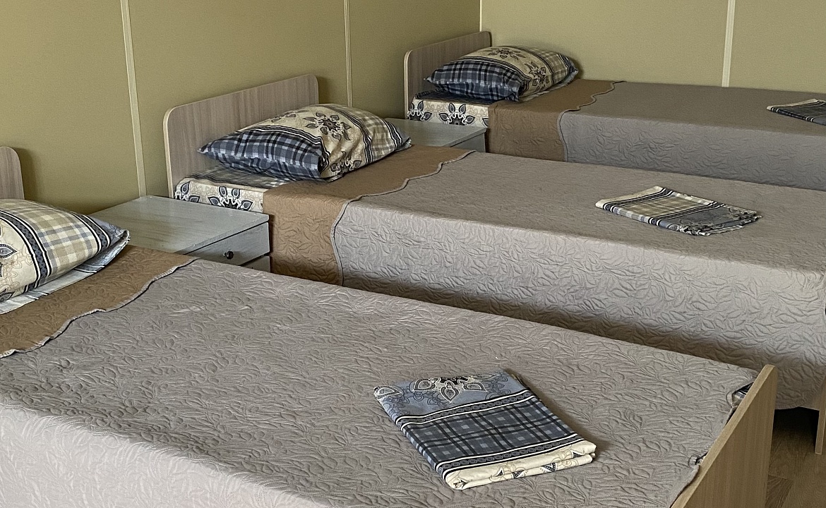 Трёхместный номер с вентилятором. Гостевой дом 7Я. Голубицкая