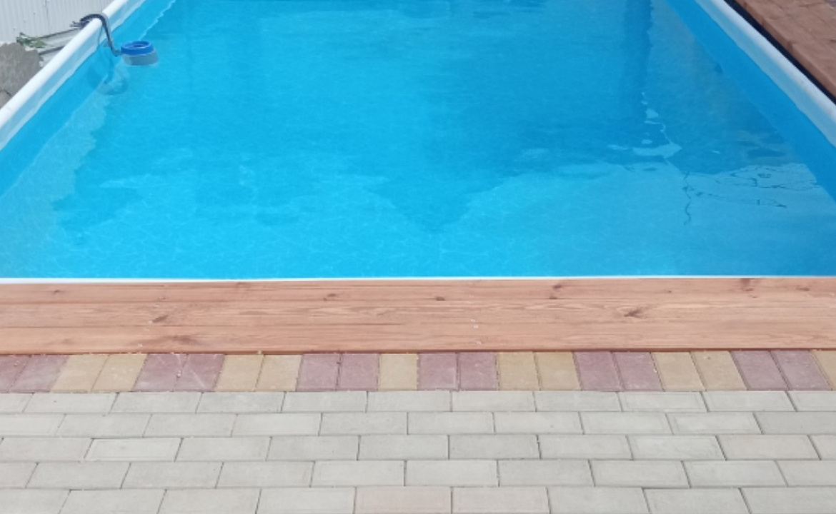 Комната на 5  человек с удобствами. Гостевой дом Семейный пансион. Геленджик