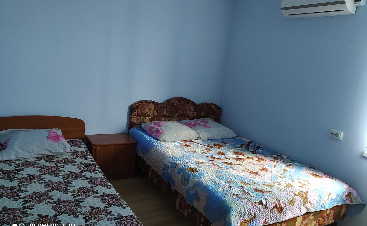 Второй этаж под ключ до 17 человек. Частный сектор 2 этажа по отдельности под ключ, 2 отдельных домика.. Благовещенская