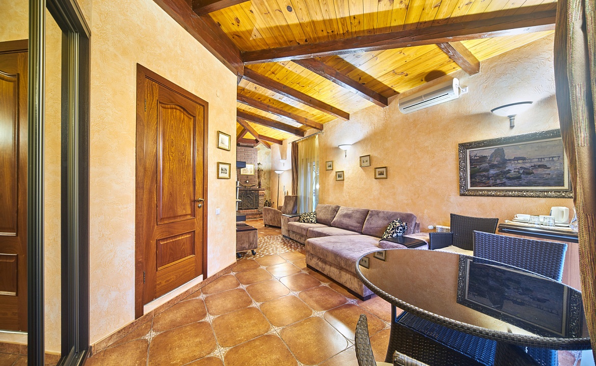 Коттедж с камином. Гостевой дом "KuprInn". Балаклава