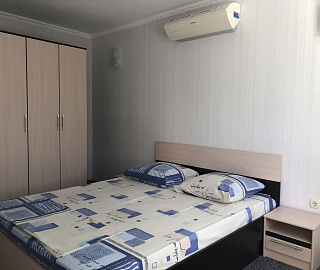 Четырехместный с мини-кухней и балконом. Гостевой дом АнНи. 