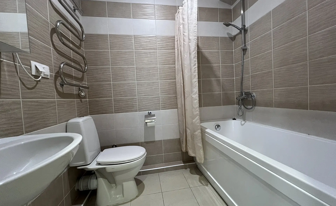 Просторная квартира цу моря с видовыми балконами 178к2. Светлая квартира с террасой и морем. Дагомыс