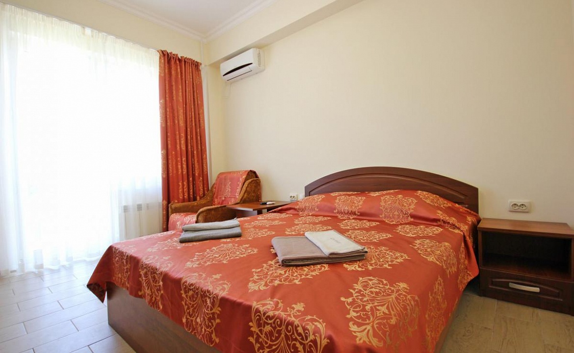 2-х комнатный номер с балконом. Гостевой дом "Радуга". Витязево