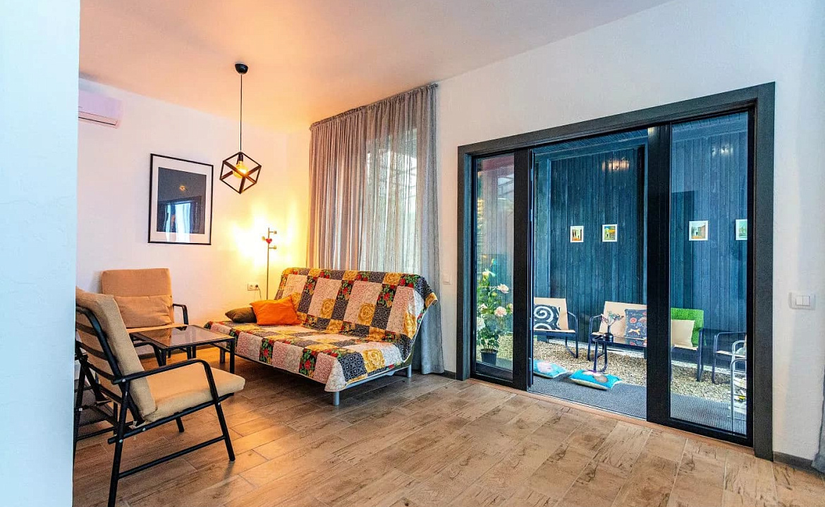 Половина дома (трехкомнатный люкс). Половина дома (трехкомнатный люкс) "У Жоровны". Геленджик Половина дома (трехкомнатный люкс). Половина дома (трехкомнатный люкс) "У Жоровны". Геленджик