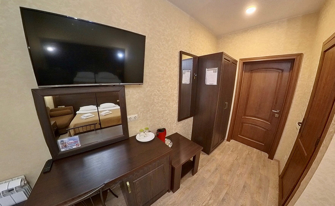 Стандарт трехместный с балконом. Гостевой дом «ГРИФ». Адлер