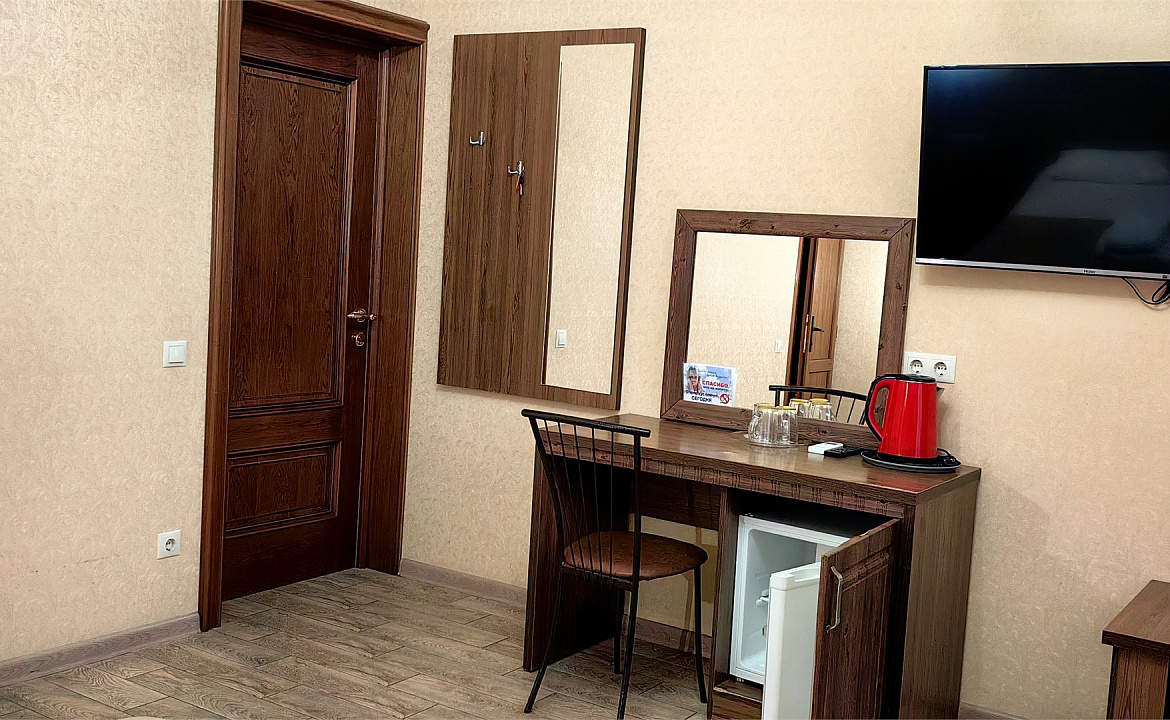 Стандарт трехместный с балконом. Гостевой дом «ГРИФ». Адлер