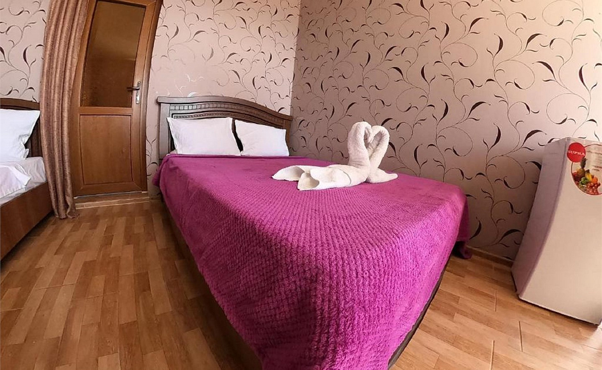 Двухместный номер. Отель GrandLoo. Лоо Двухместный номер. Отель GrandLoo. Лоо